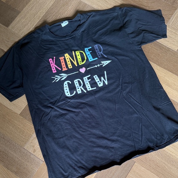 “Kinder Crew” Teacher T-shirt 🍎 - Picture 2 of 3